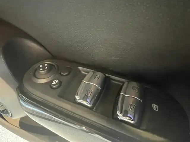 ＭＩＮＩ ＢＭＷ ミニ クーパー S 高知県 2023(令5)年 0.8万km グレーＭ ルーフトップグレーメタリック/ワンオーナー/純正ディスプレイオーディオ/【BT/AppleCarplay】/バックカメラ/クルーズコントロール/衝突被害軽減ブレーキ/横滑り防止/ハーフレザーシート/シートヒーター/コーナー、バックセンサー/ETC/前後ドライブレコーダー/パドルシフト/オートワイパー/オートライト/純正LEDライト/スマートキー/プッシュスタート/MTモード付きAT/アイドリングストップ/純正アルミホイール 17インチ/純正フロアマット