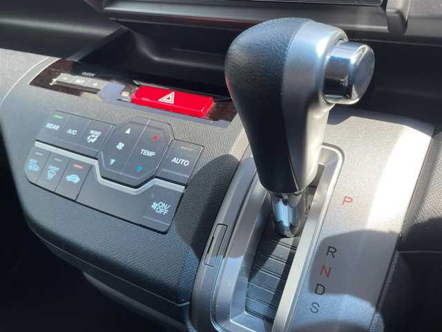 ホンダ ステップワゴン スパーダ Z 大阪府 2015(平27)年 6.2万km ホワイトオーキッドパール ワンオーナー/純正９インチインターナビ(VXM-155VFNi)/BT/CD/DVD/USB/SD/TV/バックカメラ/ドライブレコーダー/両側パワースライドドア/クルーズコントロール/パドルシフト/オートライト/アクティブコーナリングライト/フロントフォグ/純正フロアマット/純正16インチAW/電格ミラー/ドアバイザー/スペアキー/ETC