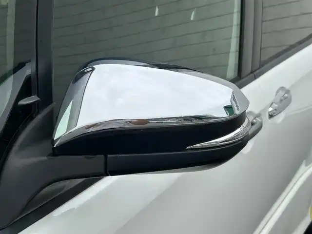 トヨタ ヴォクシー ZS 煌 福岡県 2018(平30)年 5.3万km ホワイトパールクリスタルシャイン 純正9型SDナビ（フルセグTV/CD/DVD/BT）バックモニタートヨタセーフティセンスクルコン両側パワスラドラレコETCUSBポート純正LEDヘッドライト純正19インチアルミホイール純正フロアマットプッシュスタートスマートキー