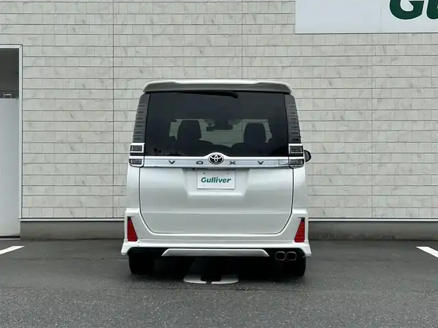 トヨタ ヴォクシー ZS 煌 福岡県 2018(平30)年 5.3万km ホワイトパールクリスタルシャイン 純正9型SDナビ（フルセグTV/CD/DVD/BT）バックモニタートヨタセーフティセンスクルコン両側パワスラドラレコETCUSBポート純正LEDヘッドライト純正19インチアルミホイール純正フロアマットプッシュスタートスマートキー