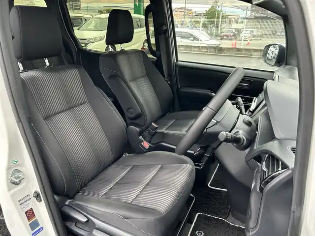 トヨタ ヴォクシー ZS 煌 福岡県 2018(平30)年 5.3万km ホワイトパールクリスタルシャイン 純正9型SDナビ（フルセグTV/CD/DVD/BT）バックモニタートヨタセーフティセンスクルコン両側パワスラドラレコETCUSBポート純正LEDヘッドライト純正19インチアルミホイール純正フロアマットプッシュスタートスマートキー