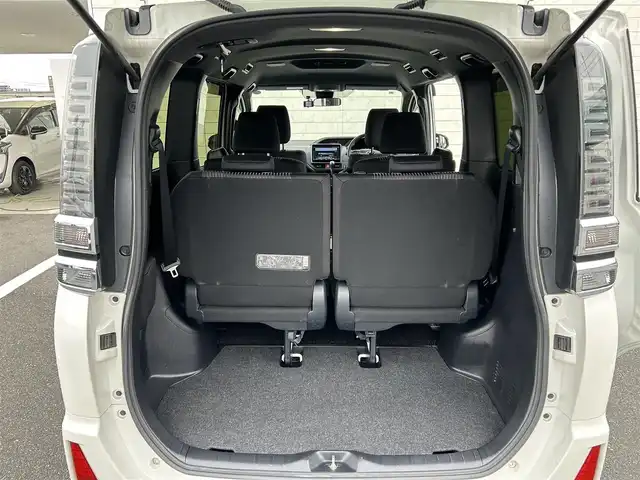 トヨタ ヴォクシー ZS 煌 福岡県 2018(平30)年 5.3万km ホワイトパールクリスタルシャイン 純正9型SDナビ（フルセグTV/CD/DVD/BT）バックモニタートヨタセーフティセンスクルコン両側パワスラドラレコETCUSBポート純正LEDヘッドライト純正19インチアルミホイール純正フロアマットプッシュスタートスマートキー