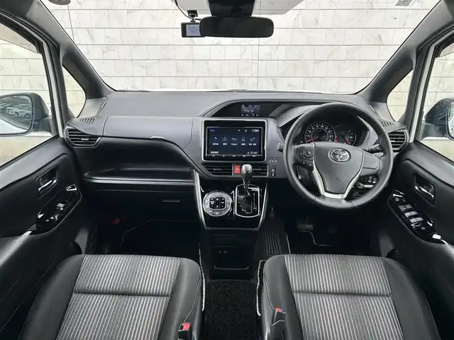 トヨタ ヴォクシー ZS 煌 福岡県 2018(平30)年 5.3万km ホワイトパールクリスタルシャイン 純正9型SDナビ（フルセグTV/CD/DVD/BT）バックモニタートヨタセーフティセンスクルコン両側パワスラドラレコETCUSBポート純正LEDヘッドライト純正19インチアルミホイール純正フロアマットプッシュスタートスマートキー