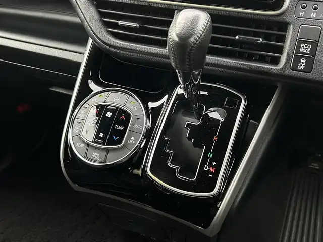 トヨタ ヴォクシー ZS 煌 福岡県 2018(平30)年 5.3万km ホワイトパールクリスタルシャイン 純正9型SDナビ（フルセグTV/CD/DVD/BT）バックモニタートヨタセーフティセンスクルコン両側パワスラドラレコETCUSBポート純正LEDヘッドライト純正19インチアルミホイール純正フロアマットプッシュスタートスマートキー