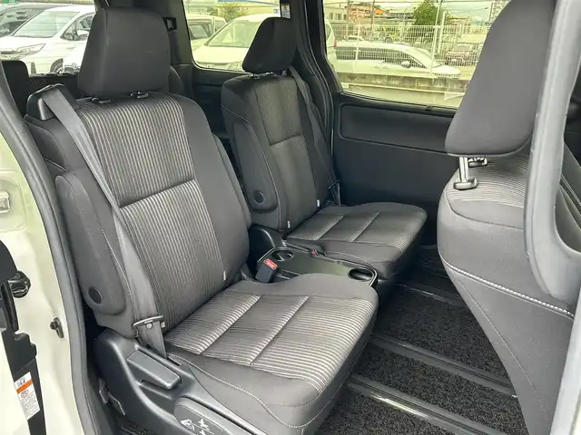 トヨタ ヴォクシー ZS 煌 福岡県 2018(平30)年 5.3万km ホワイトパールクリスタルシャイン 純正9型SDナビ（フルセグTV/CD/DVD/BT）バックモニタートヨタセーフティセンスクルコン両側パワスラドラレコETCUSBポート純正LEDヘッドライト純正19インチアルミホイール純正フロアマットプッシュスタートスマートキー