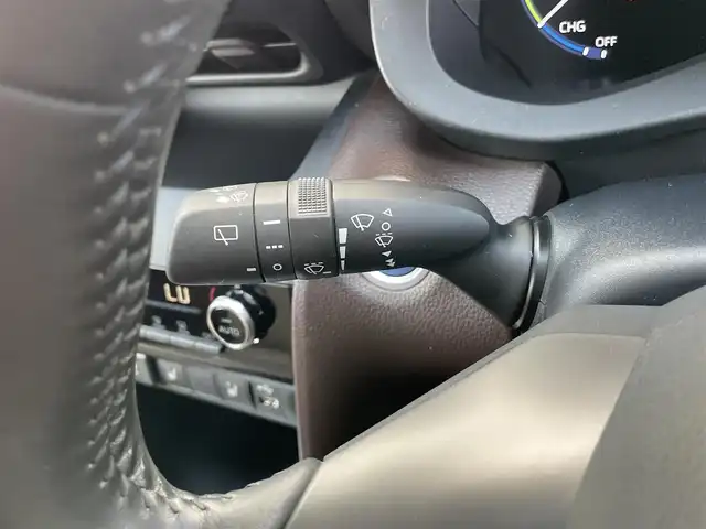 トヨタ ヤリスクロス ハイブリッド Z 千葉県 2021(令3)年 1万km シルバーメタリック トヨタセーフティセンス/・衝突軽減ブレーキ/レーンキープアシスト/・レーダークルーズコントロール/オートハイビーム/・クリアランスソナー/ブラインドスポットモニター/純正メーカーディスプレイナビ/・BT/USB/カープレイ/バックカメラ/ステアリングスイッチ/電動パーキングブレーキ/ブレーキホールド/ハーフレザーシート/パワーシート(D席)/シートヒーター(D/N席)/LEDヘッドライト/オートライト/スマートキー/プッシュスタート/純正フロアマット/純正18インチAW