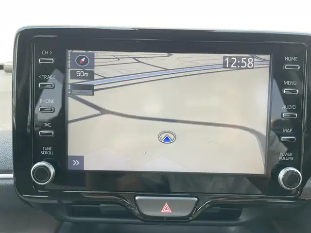 トヨタ ヤリスクロス ハイブリッド Z 千葉県 2021(令3)年 1万km シルバーメタリック トヨタセーフティセンス/・衝突軽減ブレーキ/レーンキープアシスト/・レーダークルーズコントロール/オートハイビーム/・クリアランスソナー/ブラインドスポットモニター/純正メーカーディスプレイナビ/・BT/USB/カープレイ/バックカメラ/ステアリングスイッチ/電動パーキングブレーキ/ブレーキホールド/ハーフレザーシート/パワーシート(D席)/シートヒーター(D/N席)/LEDヘッドライト/オートライト/スマートキー/プッシュスタート/純正フロアマット/純正18インチAW