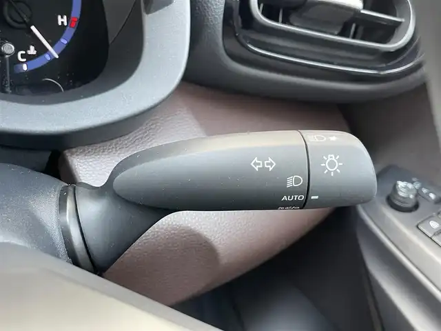 トヨタ ヤリスクロス ハイブリッド Z 千葉県 2021(令3)年 1万km シルバーメタリック トヨタセーフティセンス/・衝突軽減ブレーキ/レーンキープアシスト/・レーダークルーズコントロール/オートハイビーム/・クリアランスソナー/ブラインドスポットモニター/純正メーカーディスプレイナビ/・BT/USB/カープレイ/バックカメラ/ステアリングスイッチ/電動パーキングブレーキ/ブレーキホールド/ハーフレザーシート/パワーシート(D席)/シートヒーター(D/N席)/LEDヘッドライト/オートライト/スマートキー/プッシュスタート/純正フロアマット/純正18インチAW