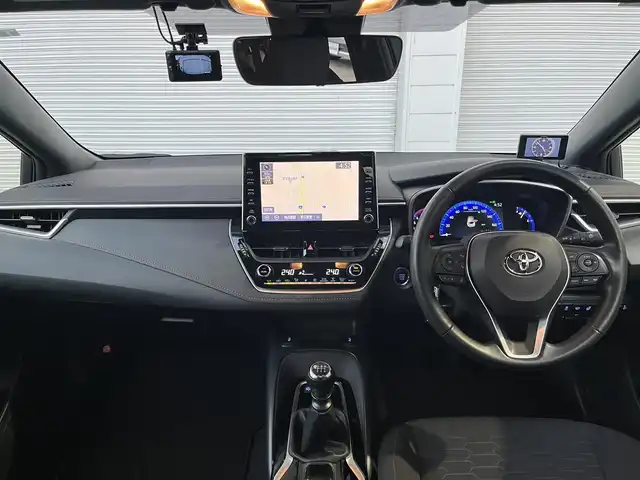 トヨタ カローラ スポーツ G Z 高知県 2022(令4)年 0.8万km プラチナホワイトパールマイカ 純正ナビ/　Bluetooth/Miracast/TRDエアロ/ビルトインETC/LEDヘッドライト/ドライブレコーダー/バックカメラ/トヨタセーフティーセンス/シートヒーター/オートライト/GPSレーダー探知機/ステアリングヒーター/純正18インチアルミホイール/純正フロアマット/本革巻きステアリング/クルーズコントロール/盗難防止装置