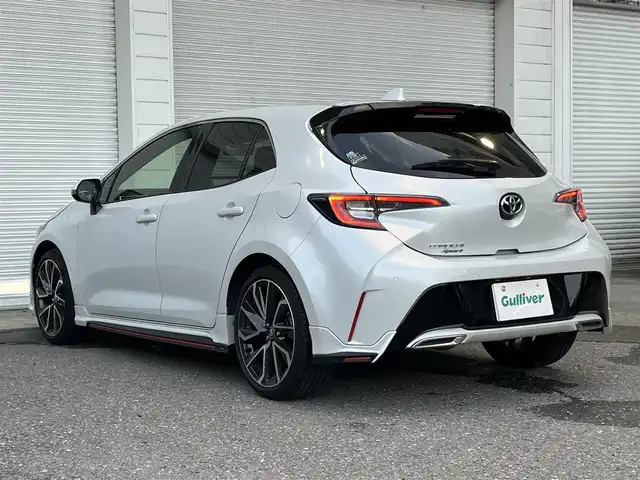 トヨタ カローラ スポーツ G Z 高知県 2022(令4)年 0.8万km プラチナホワイトパールマイカ 純正ナビ/　Bluetooth/Miracast/TRDエアロ/ビルトインETC/LEDヘッドライト/ドライブレコーダー/バックカメラ/トヨタセーフティーセンス/シートヒーター/オートライト/GPSレーダー探知機/ステアリングヒーター/純正18インチアルミホイール/純正フロアマット/本革巻きステアリング/クルーズコントロール/盗難防止装置