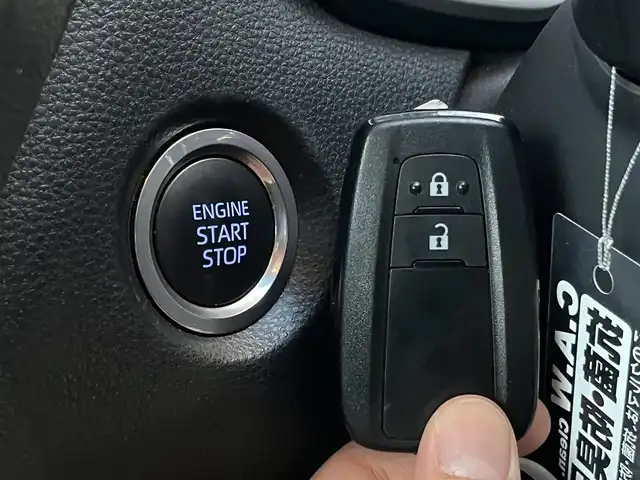 トヨタ カローラ スポーツ G Z 高知県 2022(令4)年 0.8万km プラチナホワイトパールマイカ 純正ナビ/　Bluetooth/Miracast/TRDエアロ/ビルトインETC/LEDヘッドライト/ドライブレコーダー/バックカメラ/トヨタセーフティーセンス/シートヒーター/オートライト/GPSレーダー探知機/ステアリングヒーター/純正18インチアルミホイール/純正フロアマット/本革巻きステアリング/クルーズコントロール/盗難防止装置