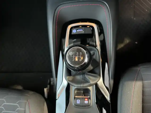 トヨタ カローラ スポーツ G Z 高知県 2022(令4)年 0.8万km プラチナホワイトパールマイカ 純正ナビ/　Bluetooth/Miracast/TRDエアロ/ビルトインETC/LEDヘッドライト/ドライブレコーダー/バックカメラ/トヨタセーフティーセンス/シートヒーター/オートライト/GPSレーダー探知機/ステアリングヒーター/純正18インチアルミホイール/純正フロアマット/本革巻きステアリング/クルーズコントロール/盗難防止装置