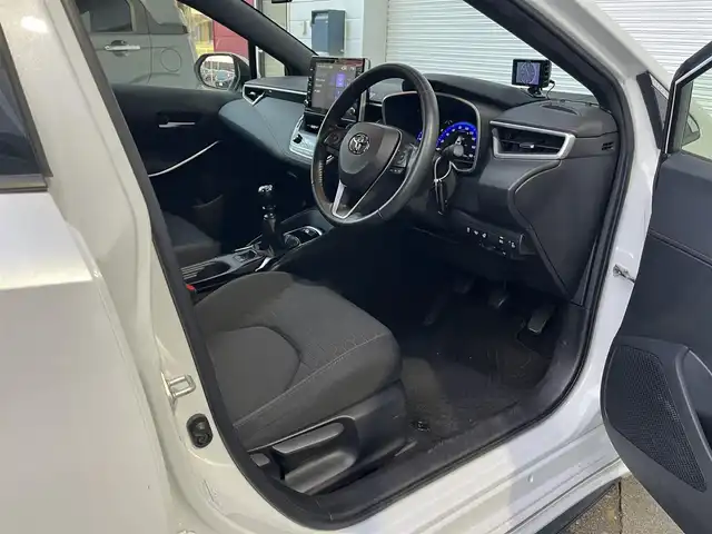 トヨタ カローラ スポーツ G Z 高知県 2022(令4)年 0.8万km プラチナホワイトパールマイカ 純正ナビ/　Bluetooth/Miracast/TRDエアロ/ビルトインETC/LEDヘッドライト/ドライブレコーダー/バックカメラ/トヨタセーフティーセンス/シートヒーター/オートライト/GPSレーダー探知機/ステアリングヒーター/純正18インチアルミホイール/純正フロアマット/本革巻きステアリング/クルーズコントロール/盗難防止装置