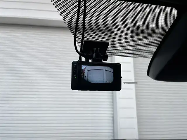 トヨタ カローラ スポーツ G Z 高知県 2022(令4)年 0.8万km プラチナホワイトパールマイカ 純正ナビ/　Bluetooth/Miracast/TRDエアロ/ビルトインETC/LEDヘッドライト/ドライブレコーダー/バックカメラ/トヨタセーフティーセンス/シートヒーター/オートライト/GPSレーダー探知機/ステアリングヒーター/純正18インチアルミホイール/純正フロアマット/本革巻きステアリング/クルーズコントロール/盗難防止装置