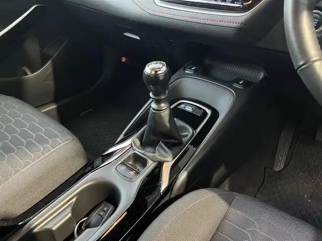 トヨタ カローラ スポーツ G Z 高知県 2022(令4)年 0.8万km プラチナホワイトパールマイカ 純正ナビ/　Bluetooth/Miracast/TRDエアロ/ビルトインETC/LEDヘッドライト/ドライブレコーダー/バックカメラ/トヨタセーフティーセンス/シートヒーター/オートライト/GPSレーダー探知機/ステアリングヒーター/純正18インチアルミホイール/純正フロアマット/本革巻きステアリング/クルーズコントロール/盗難防止装置