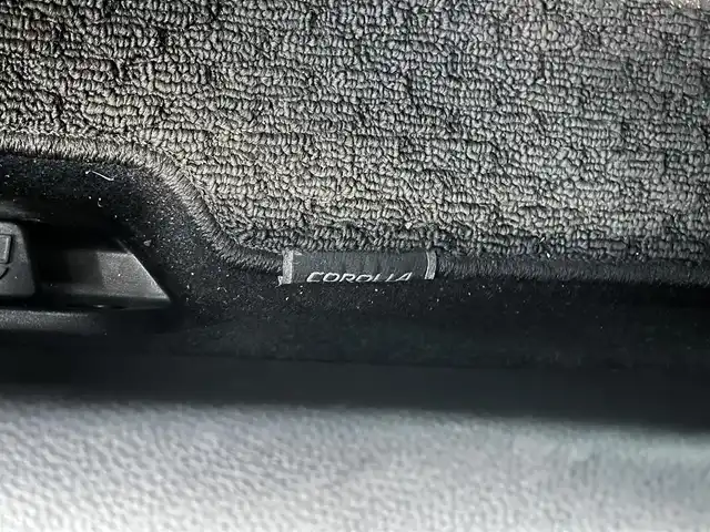 トヨタ カローラ スポーツ G Z 高知県 2022(令4)年 0.8万km プラチナホワイトパールマイカ 純正ナビ/　Bluetooth/Miracast/TRDエアロ/ビルトインETC/LEDヘッドライト/ドライブレコーダー/バックカメラ/トヨタセーフティーセンス/シートヒーター/オートライト/GPSレーダー探知機/ステアリングヒーター/純正18インチアルミホイール/純正フロアマット/本革巻きステアリング/クルーズコントロール/盗難防止装置