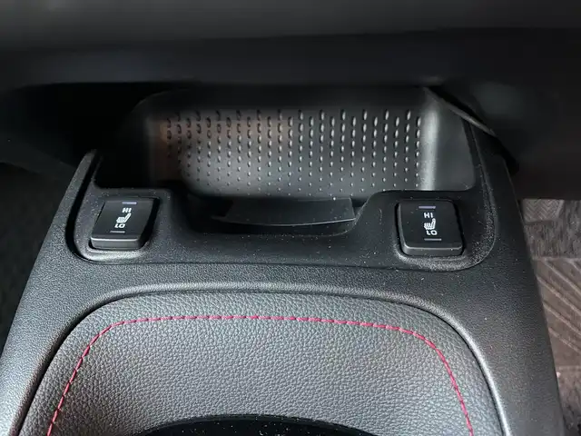 トヨタ カローラ スポーツ G Z 高知県 2022(令4)年 0.8万km プラチナホワイトパールマイカ 純正ナビ/　Bluetooth/Miracast/TRDエアロ/ビルトインETC/LEDヘッドライト/ドライブレコーダー/バックカメラ/トヨタセーフティーセンス/シートヒーター/オートライト/GPSレーダー探知機/ステアリングヒーター/純正18インチアルミホイール/純正フロアマット/本革巻きステアリング/クルーズコントロール/盗難防止装置