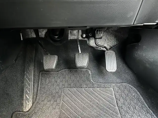 トヨタ カローラ スポーツ G Z 高知県 2022(令4)年 0.8万km プラチナホワイトパールマイカ 純正ナビ/　Bluetooth/Miracast/TRDエアロ/ビルトインETC/LEDヘッドライト/ドライブレコーダー/バックカメラ/トヨタセーフティーセンス/シートヒーター/オートライト/GPSレーダー探知機/ステアリングヒーター/純正18インチアルミホイール/純正フロアマット/本革巻きステアリング/クルーズコントロール/盗難防止装置