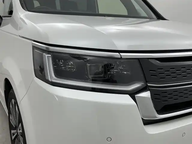 ホンダ ステップワゴン スパーダ eHEV プレミアムライン 福井県 2022(令4)年 1.9万km プラチナホワイトパール 純正１１．４インチナビ/CD/DVD/フルセグTV/Bluetooth/SD/AM/FM/マルチビューカメラシステム/ビルトインETC/パワーバックドア /Honda SENSING/・衝突軽減ブレーキ/・誤発進抑制昨日/・後方誤発進抑制機能/・近距離衝突軽減ブレーキ/・歩行者自己提言ステアリング/・路外逸脱抑制機能/・渋滞追従機能付きアダポティブクルーズコントロール/・車線維持支援システム/・トラフィックジャムアシスト（渋滞運転支援機能）/・先行車発進お知らせ機能/・標識認識機能/・オートハイビーム/・ブラインドスポットモニター/・後退車庫サポート/LEDヘッドライト/オートライトコントロール機能付き/LEDアクティブコーナリングライト/車両接近通報装置/電子制御パーキングブレーキ/オートブレーキホールド/ハーフレザーシート/シートヒーター /２列目オットマン/革巻きステアリング/ステアリングリモコン/ステアリングチルド機構/両側パワースライドドア /プッシュスタート /純正１７インチアルミ