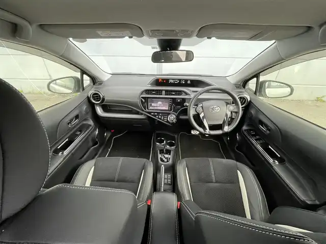 トヨタ アクア G G’s 千葉県 2016(平28)年 6.9万km ライムホワイトパールクリスタルシャイン 純正7インチナビ/バックカメラ/クルーズコントロール/ETC/ハーフレザーシート/ドアバイザー/LED/レーンキープアシスト/オートハイビーム/リモコンキー/純正アルミ