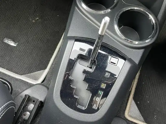 トヨタ アクア G G’s 千葉県 2016(平28)年 6.9万km ライムホワイトパールクリスタルシャイン 純正7インチナビ/バックカメラ/クルーズコントロール/ETC/ハーフレザーシート/ドアバイザー/LED/レーンキープアシスト/オートハイビーム/リモコンキー/純正アルミ