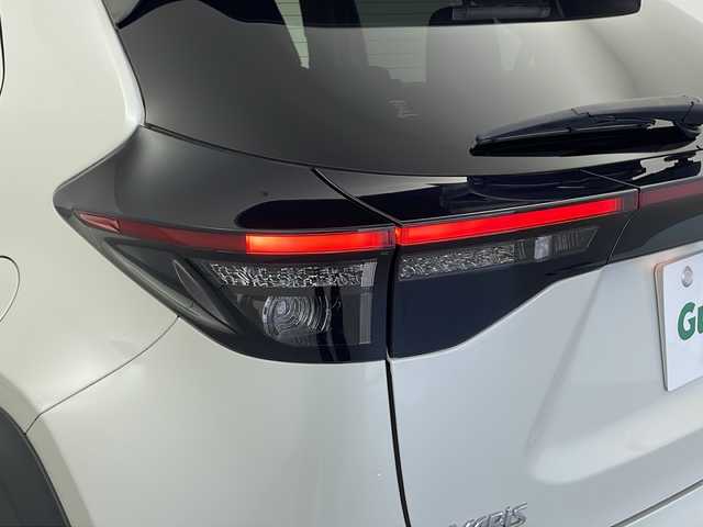 トヨタ ヤリスクロス ハイブリッド Z 愛知県 2021(令3)年 3.7万km ホワイトパールクリスタルシャイン ・ワンオーナー/・純正ナビ/Bluetooth/Apple Carplay/フルセグTV/AM/FM/・全周囲カメラ/・ハーフレザーシート/・運/助シートヒーター/・ハンドルヒーター/・運パワーシート/・ブラインドスポットモニター/・オートブレーキホールド/・電動パワーバックドア/・前後ドライブコーダー/・ETC/・純正フロアマット/・純正１８インチアルミホイール/・ドアバイザー/・スマートキー×２/・オートLEDヘッドライト/トヨタセーフティセンス/・プリクラッシュセーフティ/・フロントクロストラフィックアラート（FCTA）/・レーンチェンジアシスト/・レーンディパーチャーアラート（LDA）/・レーダークルーズコントロール/・オートマチックハイビーム（AHB）/・ロードサインアシスト（RSA）
