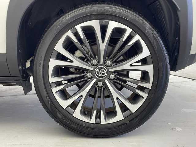 トヨタ ヤリスクロス ハイブリッド Z 愛知県 2021(令3)年 3.7万km ホワイトパールクリスタルシャイン ・ワンオーナー/・純正ナビ/Bluetooth/Apple Carplay/フルセグTV/AM/FM/・全周囲カメラ/・ハーフレザーシート/・運/助シートヒーター/・ハンドルヒーター/・運パワーシート/・ブラインドスポットモニター/・オートブレーキホールド/・電動パワーバックドア/・前後ドライブコーダー/・ETC/・純正フロアマット/・純正１８インチアルミホイール/・ドアバイザー/・スマートキー×２/・オートLEDヘッドライト/トヨタセーフティセンス/・プリクラッシュセーフティ/・フロントクロストラフィックアラート（FCTA）/・レーンチェンジアシスト/・レーンディパーチャーアラート（LDA）/・レーダークルーズコントロール/・オートマチックハイビーム（AHB）/・ロードサインアシスト（RSA）