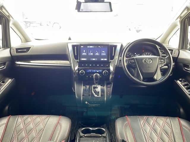 トヨタ アルファード S 兵庫県 2018(平30)年 7万km ホワイトパールクリスタルシャイン ・純正10インチナビ/Bluetooth/CD/DVD/USB/HDMI/TV/・バックカメラ/・サイドカメラ/・純正フリップダウンモニター/・トヨタセーフティセンス/・プリクラッシュセーフティ/・レーントレーシングアシスト/・クリアランスソナー/・パーキングサポートブレーキ/・ロードサインアシスト/・レーダクルーズコントロール/・オートマチックハイビーム/・横滑り防止装置/・電子パーキングブレーキ/・オートホールド/・両側パワースライドドア/・革巻きステアリング/・ステアリングスイッチ/・デジタルインナーミラー/・純正フロアマット/・全席合皮シートカバー/・オールオートパワーウィンドウ/・電動格納ミラー/・TRDエアロパーツ/・社外19インチアルミホイールタイヤ/・LEDヘッドライト/・フォグランプ/・MTモード付AT/・nanoe/・AC100V充電/・純正ドライブレコーダー/・ビルトインETC/・スマートキー