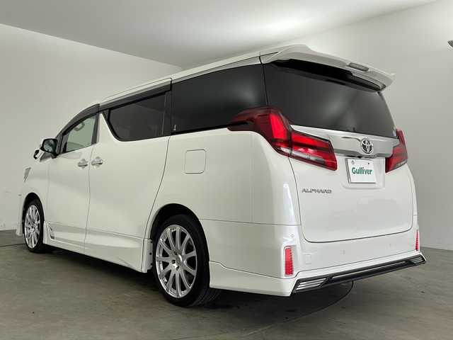 トヨタ アルファード S 兵庫県 2018(平30)年 7万km ホワイトパールクリスタルシャイン ・純正10インチナビ/Bluetooth/CD/DVD/USB/HDMI/TV/・バックカメラ/・サイドカメラ/・純正フリップダウンモニター/・トヨタセーフティセンス/・プリクラッシュセーフティ/・レーントレーシングアシスト/・クリアランスソナー/・パーキングサポートブレーキ/・ロードサインアシスト/・レーダクルーズコントロール/・オートマチックハイビーム/・横滑り防止装置/・電子パーキングブレーキ/・オートホールド/・両側パワースライドドア/・革巻きステアリング/・ステアリングスイッチ/・デジタルインナーミラー/・純正フロアマット/・全席合皮シートカバー/・オールオートパワーウィンドウ/・電動格納ミラー/・TRDエアロパーツ/・社外19インチアルミホイールタイヤ/・LEDヘッドライト/・フォグランプ/・MTモード付AT/・nanoe/・AC100V充電/・純正ドライブレコーダー/・ビルトインETC/・スマートキー
