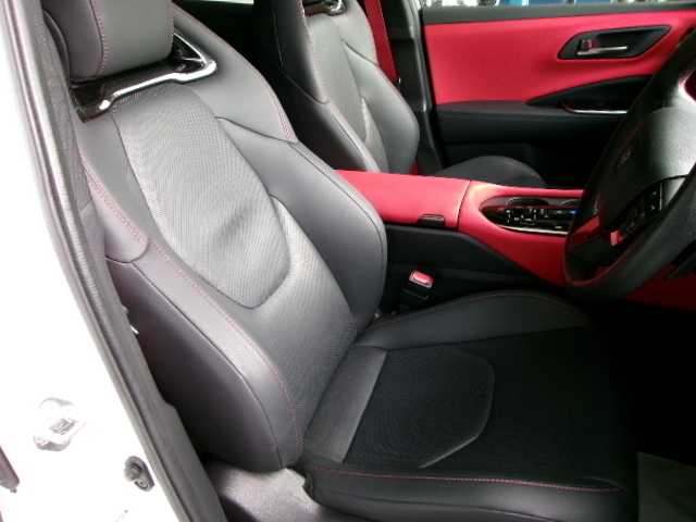 トヨタ クラウン スポーツ RS 奈良県 2024(令6)年 1.5万km パールⅡ /クラウンスポーツPHEV/ワンオーナー車/スマートキー×2個/純正12.3インチディスプレイオーディオナビTV/純正21インチアルミ/パノラマルーフ/セーフティセンス/トヨタチームメイト/黒革レザーシート/パワーシート/シートヒーター/ビルトインETC/ドライブレコーダー/パワーバックドア/LEDヘッドライト/ビルトインETC2.0/おくだけ充電/純正レッド内装/充電ケーブル専用バッグ有