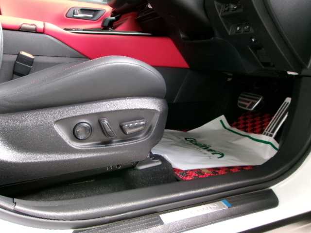 トヨタ クラウン スポーツ RS 奈良県 2024(令6)年 1.5万km パールⅡ /クラウンスポーツPHEV/ワンオーナー車/スマートキー×2個/純正12.3インチディスプレイオーディオナビTV/純正21インチアルミ/パノラマルーフ/セーフティセンス/トヨタチームメイト/黒革レザーシート/パワーシート/シートヒーター/ビルトインETC/ドライブレコーダー/パワーバックドア/LEDヘッドライト/ビルトインETC2.0/おくだけ充電/純正レッド内装/充電ケーブル専用バッグ有