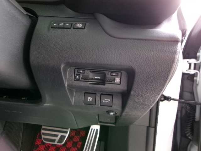 トヨタ クラウン スポーツ RS 奈良県 2024(令6)年 1.5万km パールⅡ /クラウンスポーツPHEV/ワンオーナー車/スマートキー×2個/純正12.3インチディスプレイオーディオナビTV/純正21インチアルミ/パノラマルーフ/セーフティセンス/トヨタチームメイト/黒革レザーシート/パワーシート/シートヒーター/ビルトインETC/ドライブレコーダー/パワーバックドア/LEDヘッドライト/ビルトインETC2.0/おくだけ充電/純正レッド内装/充電ケーブル専用バッグ有