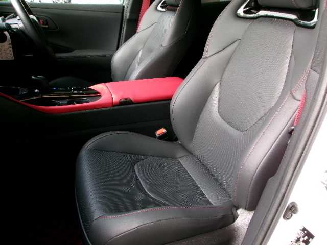 トヨタ クラウン スポーツ RS 奈良県 2024(令6)年 1.5万km パールⅡ /クラウンスポーツPHEV/ワンオーナー車/スマートキー×2個/純正12.3インチディスプレイオーディオナビTV/純正21インチアルミ/パノラマルーフ/セーフティセンス/トヨタチームメイト/黒革レザーシート/パワーシート/シートヒーター/ビルトインETC/ドライブレコーダー/パワーバックドア/LEDヘッドライト/ビルトインETC2.0/おくだけ充電/純正レッド内装/充電ケーブル専用バッグ有