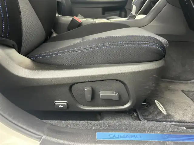 スバル レヴォーグ 1．6GT－S アイサイト 道央・札幌 2017(平29)年 2.9万km クリスタルホワイトP ・４WD/・アイサイト/・社外ＳＤナビ/・バックカメラ・サイドカメラ/・CD/DVD//フルセグ／ＢＴ／SD/・ＥＴＣ/・D+N席パワーシート/・ＬＥＤヘッドライト/・オートライト/・衝突軽減ブレーキ/・横滑り防止装置/・レーダークルーズコントロール/・レーンキープアシスト/・アイドリングストップ/・ブラインドスポットモニター/・先行車発進告知機能/・後退時速度リミッター/・保証書・取扱説明書/・プッシュスタート/・スマートキー/・スペアキー