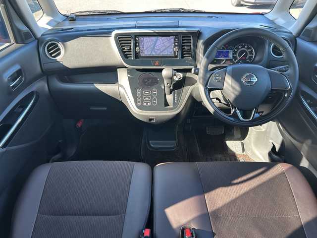 日産 デイズ ルークス HWS X Vセレクション 茨城県 2018(平30)年 4.5万km スパークリングレッド/ブラック 純正メモリナビ【MM318D-W】/(地デジTV・CD・DVD・BT・ラジオ再生)/両側パワースライドドア/衝突軽減ブレーキ/コーナーセンサー/ハーフレザーシート/アラウンドビューモニター/ドライブレコーダー/ETC/オートライト/HIDヘッドライト/純正15inアルミホイール/純正フロアマット/スマートキー