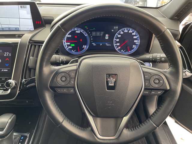 トヨタ クラウン ハイブリッド G 愛知県 2018(平30)年 1.1万km ブラック トヨタセーフティセンス/純正8型ナビ/レーダークルーズコントロール/バックカメラ/パワーシート/ヘッドアップディスプレイ/ブラインドスポットモニター/コーナーセンサー/純正アルミホイール/ＥＴＣ/LEDヘッドライト/パドルシフト/ドライブレコーダー/ステアリングスイッチ/スマートキー/プッシュスタート