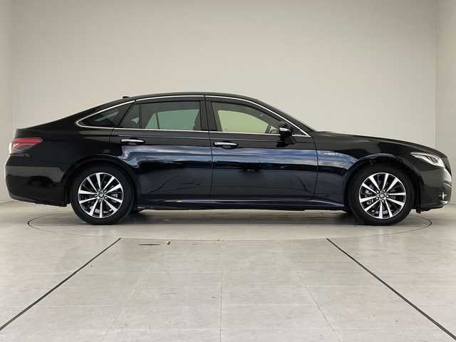 トヨタ クラウン ハイブリッド G 愛知県 2018(平30)年 1.1万km ブラック トヨタセーフティセンス/純正8型ナビ/レーダークルーズコントロール/バックカメラ/パワーシート/ヘッドアップディスプレイ/ブラインドスポットモニター/コーナーセンサー/純正アルミホイール/ＥＴＣ/LEDヘッドライト/パドルシフト/ドライブレコーダー/ステアリングスイッチ/スマートキー/プッシュスタート