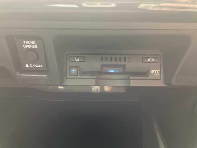 トヨタ クラウン ハイブリッド G 愛知県 2018(平30)年 1.1万km ブラック トヨタセーフティセンス/純正8型ナビ/レーダークルーズコントロール/バックカメラ/パワーシート/ヘッドアップディスプレイ/ブラインドスポットモニター/コーナーセンサー/純正アルミホイール/ＥＴＣ/LEDヘッドライト/パドルシフト/ドライブレコーダー/ステアリングスイッチ/スマートキー/プッシュスタート