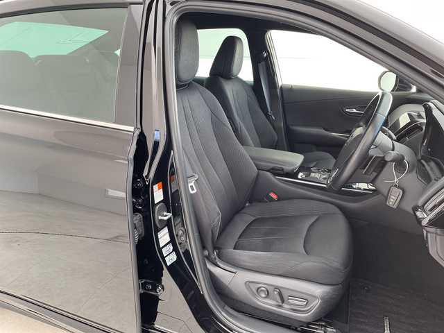 トヨタ クラウン ハイブリッド G 愛知県 2018(平30)年 1.1万km ブラック トヨタセーフティセンス/純正8型ナビ/レーダークルーズコントロール/バックカメラ/パワーシート/ヘッドアップディスプレイ/ブラインドスポットモニター/コーナーセンサー/純正アルミホイール/ＥＴＣ/LEDヘッドライト/パドルシフト/ドライブレコーダー/ステアリングスイッチ/スマートキー/プッシュスタート