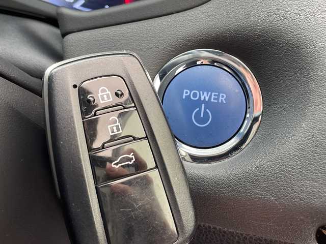 トヨタ クラウン ハイブリッド G 愛知県 2018(平30)年 1.1万km ブラック トヨタセーフティセンス/純正8型ナビ/レーダークルーズコントロール/バックカメラ/パワーシート/ヘッドアップディスプレイ/ブラインドスポットモニター/コーナーセンサー/純正アルミホイール/ＥＴＣ/LEDヘッドライト/パドルシフト/ドライブレコーダー/ステアリングスイッチ/スマートキー/プッシュスタート