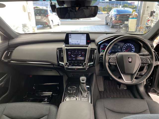 トヨタ クラウン ハイブリッド G 愛知県 2018(平30)年 1.1万km ブラック トヨタセーフティセンス/純正8型ナビ/レーダークルーズコントロール/バックカメラ/パワーシート/ヘッドアップディスプレイ/ブラインドスポットモニター/コーナーセンサー/純正アルミホイール/ＥＴＣ/LEDヘッドライト/パドルシフト/ドライブレコーダー/ステアリングスイッチ/スマートキー/プッシュスタート