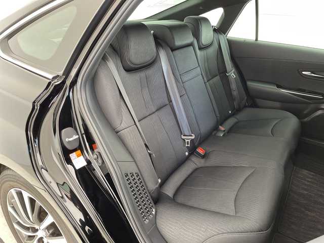 トヨタ クラウン ハイブリッド G 愛知県 2018(平30)年 1.1万km ブラック トヨタセーフティセンス/純正8型ナビ/レーダークルーズコントロール/バックカメラ/パワーシート/ヘッドアップディスプレイ/ブラインドスポットモニター/コーナーセンサー/純正アルミホイール/ＥＴＣ/LEDヘッドライト/パドルシフト/ドライブレコーダー/ステアリングスイッチ/スマートキー/プッシュスタート