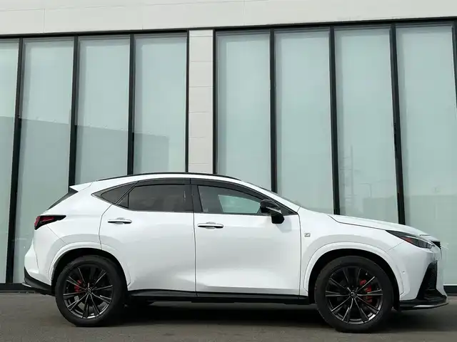 レクサス ＮＸ 350h Fスポーツ 大阪府 2022(令4)年 0.7万km ホワイトノーヴァガラスフレーク 純正１４インチナビ/   フルセグTV/Bluetooth/USB/衝突軽減/ＢＳＭ/サンルーフ/全方位モニター/前席エアシートヒーター/スマートルームミラー/ヘッドアップディスプレイ/パワーシート/電動リアゲート/ワイヤレス充電/ＥＴＣ/三眼ＬＥＤライト