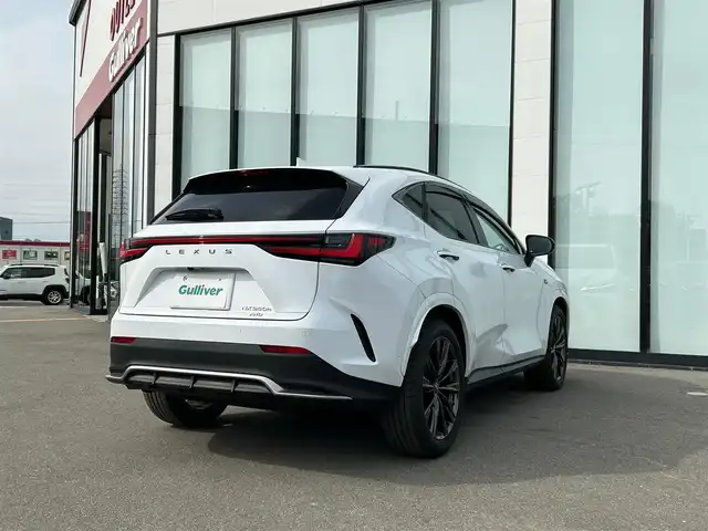 レクサス ＮＸ 350h Fスポーツ 大阪府 2022(令4)年 0.7万km ホワイトノーヴァガラスフレーク 純正１４インチナビ/   フルセグTV/Bluetooth/USB/衝突軽減/ＢＳＭ/サンルーフ/全方位モニター/前席エアシートヒーター/スマートルームミラー/ヘッドアップディスプレイ/パワーシート/電動リアゲート/ワイヤレス充電/ＥＴＣ/三眼ＬＥＤライト