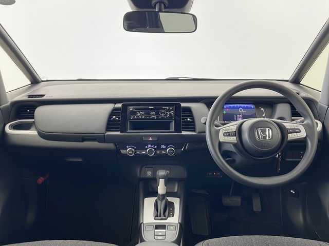 ホンダ フィット ホーム 道央・札幌 2023(令5)年 0.8万km クリスタルブラックパール ４ＷＤ/ホンダセンシング/純正オーディオ/　(CD/DVD/FM/AUX)/前後コーナーセンサー/ビルトインＥＴＣ/ＬＥＤライト/オートライト/オートハイビーム/純正フロアマット　/ハーフレザーシート/プッシュスタート/スマートキー/ステアリングリモコン/電動格納ミラー/取扱説明書/保証書