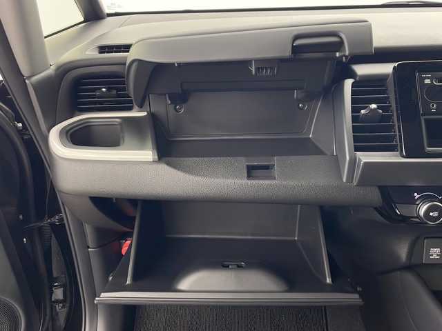 ホンダ フィット ホーム 道央・札幌 2023(令5)年 0.8万km クリスタルブラックパール ４ＷＤ/ホンダセンシング/純正オーディオ/　(CD/DVD/FM/AUX)/前後コーナーセンサー/ビルトインＥＴＣ/ＬＥＤライト/オートライト/オートハイビーム/純正フロアマット　/ハーフレザーシート/プッシュスタート/スマートキー/ステアリングリモコン/電動格納ミラー/取扱説明書/保証書