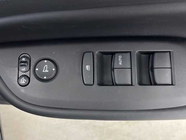 ホンダ フィット ホーム 道央・札幌 2023(令5)年 0.8万km クリスタルブラックパール ４ＷＤ/ホンダセンシング/純正オーディオ/　(CD/DVD/FM/AUX)/前後コーナーセンサー/ビルトインＥＴＣ/ＬＥＤライト/オートライト/オートハイビーム/純正フロアマット　/ハーフレザーシート/プッシュスタート/スマートキー/ステアリングリモコン/電動格納ミラー/取扱説明書/保証書