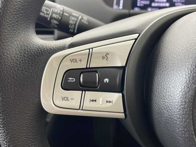 ホンダ フィット ホーム 道央・札幌 2023(令5)年 0.8万km クリスタルブラックパール ４ＷＤ/ホンダセンシング/純正オーディオ/　(CD/DVD/FM/AUX)/前後コーナーセンサー/ビルトインＥＴＣ/ＬＥＤライト/オートライト/オートハイビーム/純正フロアマット　/ハーフレザーシート/プッシュスタート/スマートキー/ステアリングリモコン/電動格納ミラー/取扱説明書/保証書