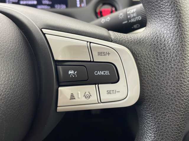 ホンダ フィット ホーム 道央・札幌 2023(令5)年 0.8万km クリスタルブラックパール ４ＷＤ/ホンダセンシング/純正オーディオ/　(CD/DVD/FM/AUX)/前後コーナーセンサー/ビルトインＥＴＣ/ＬＥＤライト/オートライト/オートハイビーム/純正フロアマット　/ハーフレザーシート/プッシュスタート/スマートキー/ステアリングリモコン/電動格納ミラー/取扱説明書/保証書