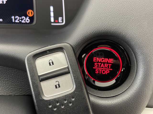 ホンダ フィット ホーム 道央・札幌 2023(令5)年 0.8万km クリスタルブラックパール ４ＷＤ/ホンダセンシング/純正オーディオ/　(CD/DVD/FM/AUX)/前後コーナーセンサー/ビルトインＥＴＣ/ＬＥＤライト/オートライト/オートハイビーム/純正フロアマット　/ハーフレザーシート/プッシュスタート/スマートキー/ステアリングリモコン/電動格納ミラー/取扱説明書/保証書